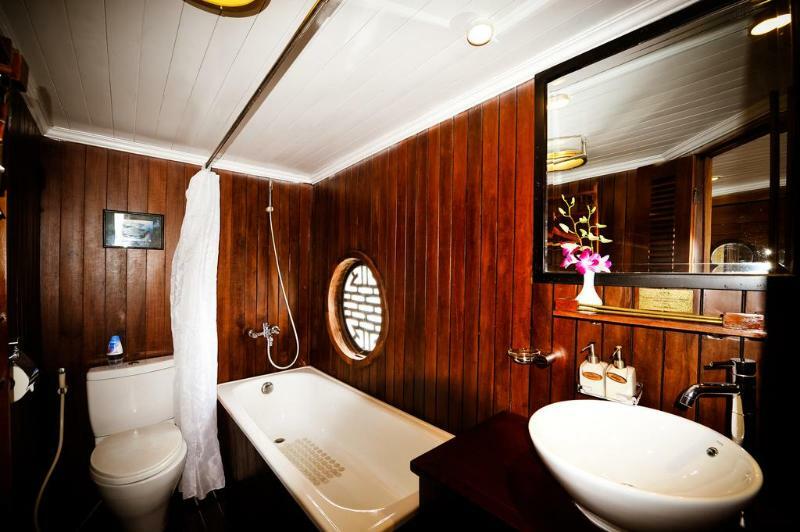 Bhaya Classic Cruises Ha Long Exterior photo